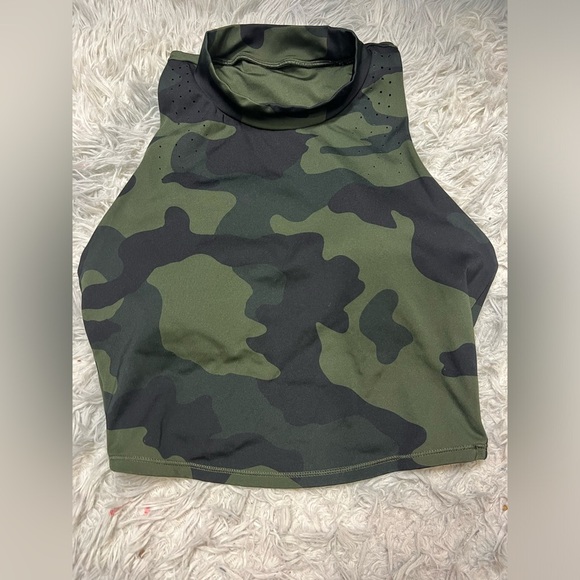 all in motion Tops - All in Motion Crop Workout Top Camo Size M